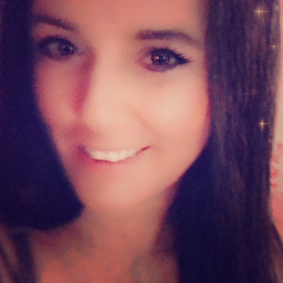 Meet your Posher, Kelli - Picture 3 of 5